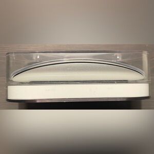 Unopened Apple Magic Mouse Multi-touch MB829LL/A Wht (AA batteries not included)